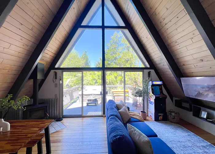 Cozy Cabin Retreat With Hot Tub-Fire Pit-Ac-Games-Ev-Bbq