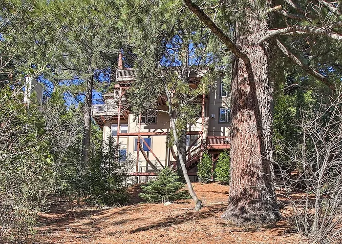 'Sugar Bear Lodge' W/ Game Room - 5 Mi To Village!